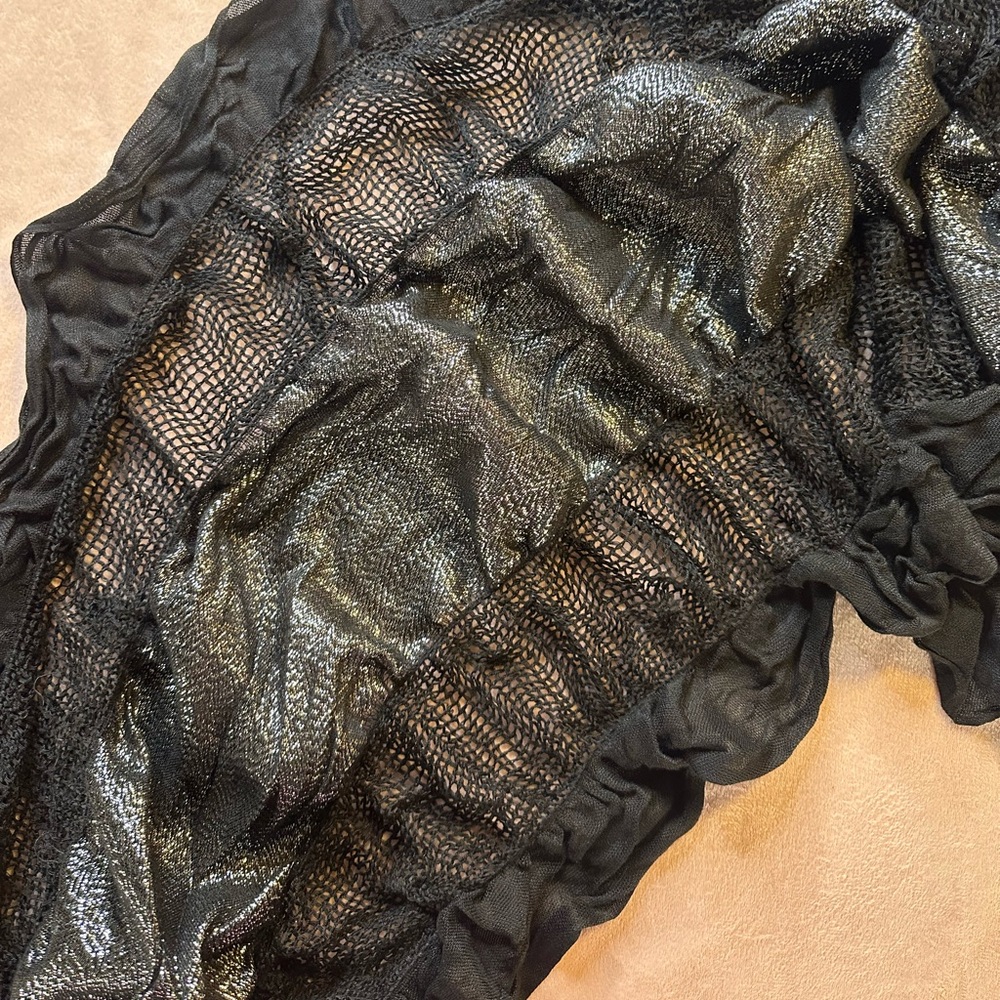 3-Piece Boutique Winter Scarf Bundle · Braided Knit, Shimmer & Patterned Styles - Picture 9 of 12